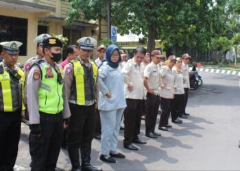 Operasi Gabungan Samsat Surabaya Tindak Lanjut Rapat Tim Pembina Samsat Kota Surabaya Guna Memberikan Edukasi dan Teguran Kepada Masyarakat Untuk Tertib dan Taat Pajak