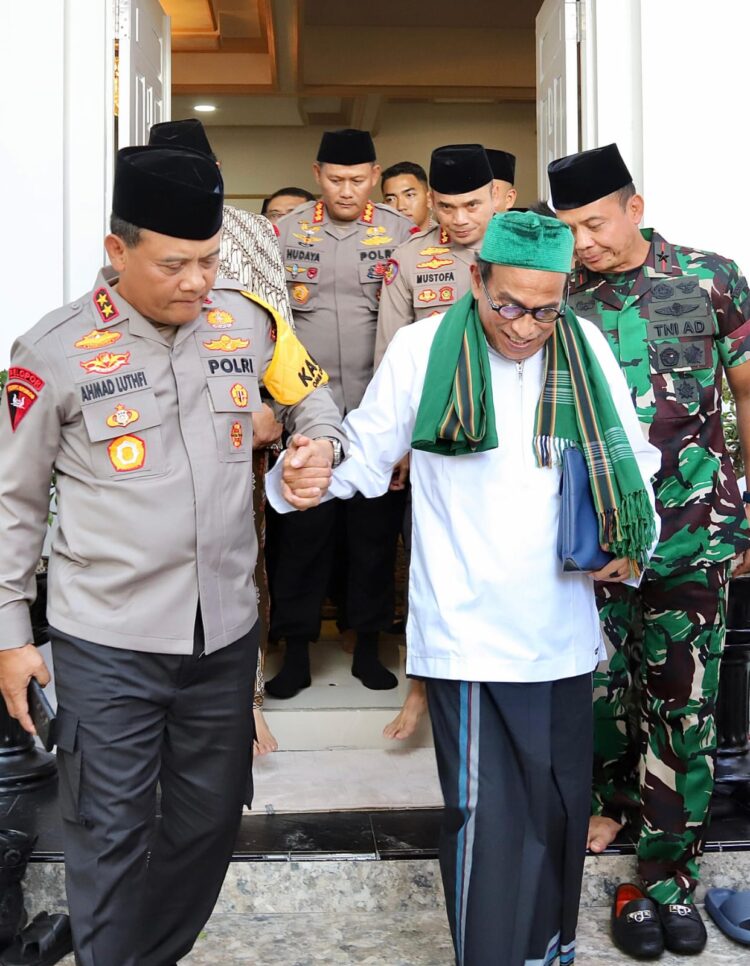 Hadiri Haul KH. Dalhar Watucongol, Kapolda Jateng  Berpesan Masyarakat Agar Lebih Dekat dengan Polri