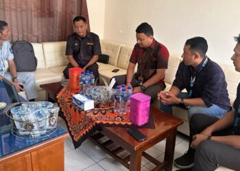 Jasa Raharja Perwakilan Jember dan Jasa Raharja Putera Adakan Rekonsiliasi Data Manifest Iuran Wajib Kapal Laut (IWKL) di GAPASDAP Banyuwangi