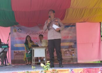 AIPTU  H. Swandi Sinaga Hadiri Kegiatan Pelepasan Siswa Kelas IX SMP Negeri 2 Kec. Sitiotio Kab.Samosir