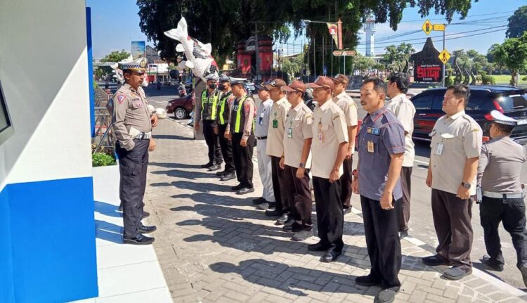 Samsat Blitar Gelar Operasi Gabungan Untuk Meningkatkan Kepatuhan Masyarakat Terhadap Pajak Kendaraan Bermotor