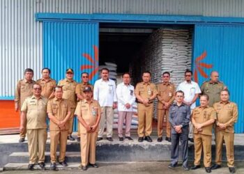 Pj.Bupati Bersama Para Asisten, Staf Ahli, dan Pimpinan OPD Pemkab Paluta Meninjau Langsung Gudang Perum Bulog Kantor Cabang Padangsidimpuan