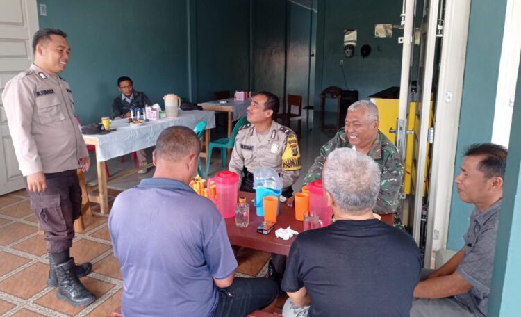 Menjelang pilkada Bhabinkamtibmas Polres Samosir himbau Warga untuk Ingat Dalihan Natolu dalam Berpolitik.