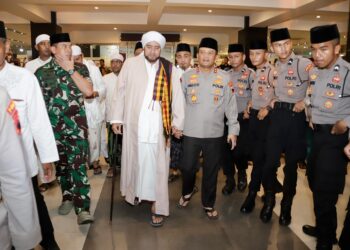 Polda Jateng gelar Doa Lintas Agama; Irjen Pol Ahmad Luthfi dan Habib Syech bin Abdul Qodir Assegaf  Lantunkan Sholawat, Doa untuk Keamanan dan Kedamaian Negeri