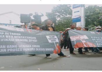 Masyarakat Demo  di Kejagung RI, Tuntut Tuntaskan  Kasus Dugaan Gratifikasi Oknum DPRD dan Anggaran Perjalanan Dinas Kesehatan (DINKES) Kab Bekasi