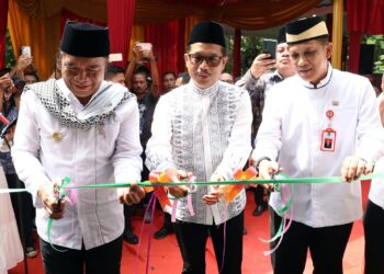 Bersama Kajati Banten, Pj. Gubernur Banten Al Muktabar Resmikan Wakaf Masjid Kejagung RI