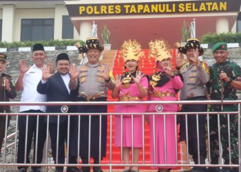 Pj.Bupati Padang Lawas Utara Patuan Diwakili Plh.Sekretaris Daerah Menyambut Kedatangan Kapolda Sumut