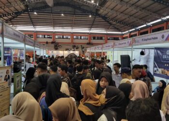 Ribuan Pencari Kerja Berburu Lowongan di Job Fair Gor Satria Purwokerto