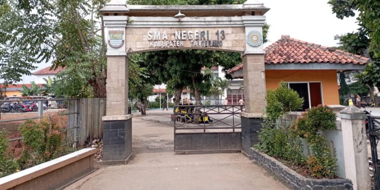 Siswi SMA Negeri 13 Kabupaten Tangerang Juara 1 Volleyball Olimpiade Olahraga Siswa Nasional (O2SN) 2024
