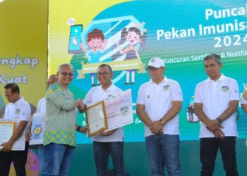 Kabupaten Banyumas Raih Penghargaan Surveilans AFP dan MR Dari Menkes