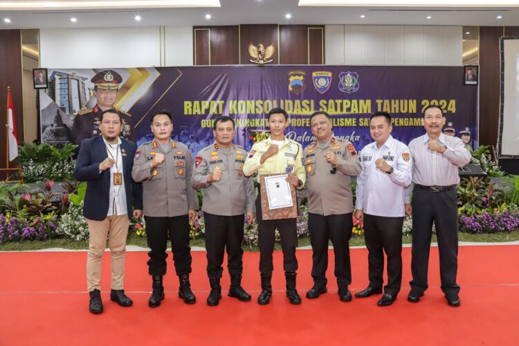 Integritas Satpam yang mengembalikan emas 500 gram milik penumpang di Stasiun Tawang Mendapat Apresiasi Kapolda Jateng
