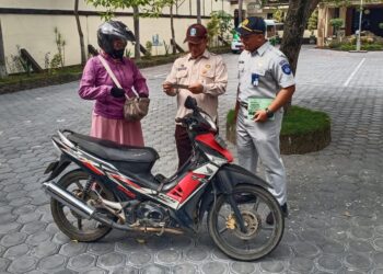 Samsat Tulungagung Gelar Operasi Gabungan Untuk Meningkatkan Kepatuhan Masyarakat Terhadap Pajak Kendaraan Bermotor.