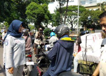 Oprasi Gabungan Samsat Surabaya Utara Tindak lanjut Rapat TIM Pembina Samsat Kota Surabaya, Guna Memberikan Edukasi dan Teguran Kepada Masyarakat Untuk Tertib Serta Taat Pajak