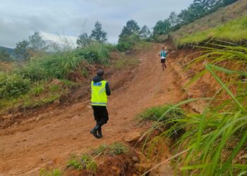 Polres Samosir Amankan Jalur Lintasan dan Kawal Pelari Trail Of The Kings 2024 Kab. Samosir