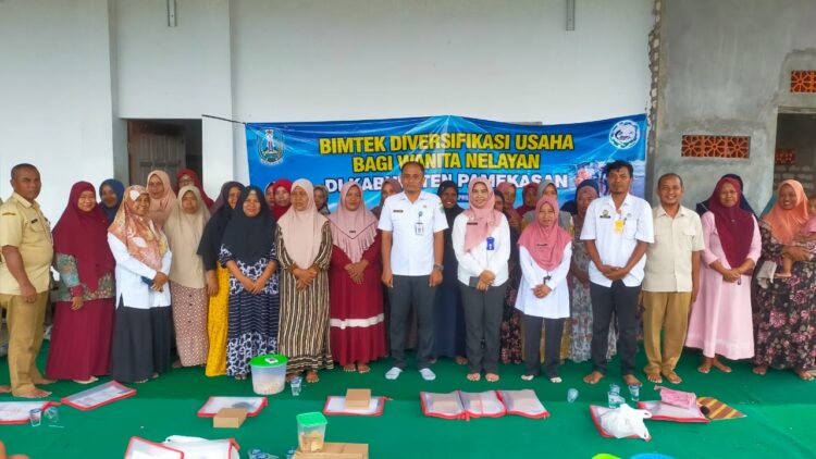 Dinas Kelautan dan Perikanan Jawa Timur Melalui UPT Pelatihan Kelautan, Perikanan, Pesisir dan Pulau-pulau Kecil di Probolinggo Lakukan Pemberdayaan Wanita Nelayan