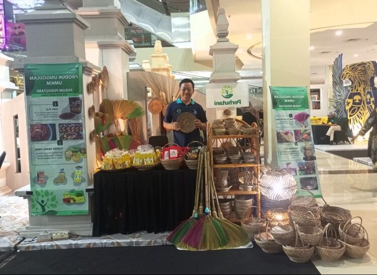 Perum Perhutani Ikuti Pameran BUMN – UMKM di Solo