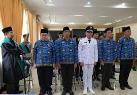 PJ Wali Kota Pagar alam H. Luspita Yudha Kurnia Lantik 35 Pemkot Pagar Alam