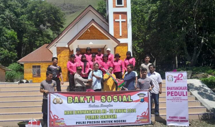 Polres Samosir Hadir Untuk Tempat Ibadah Kecamatan Harian Dalam Kegiatan Bakti Sosial