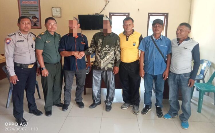 Kapolsek Simanindo Sukses Mediasi Permasalahan Kepala Desa Dengan Masyarakat Desa Tomok