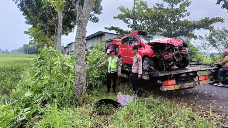 Kecelakaan Tunggal Mobil di Kalimanah, Pengemudi Meninggal