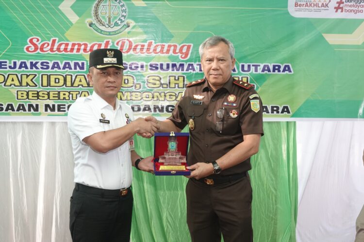 Pj.Bupati Paluta Bersama Kepala Kejaksaan Negeri Padang Lawas Utara, Sambut Kedatangan Kepala Kejaksaan Tinggi Sumatera Utara