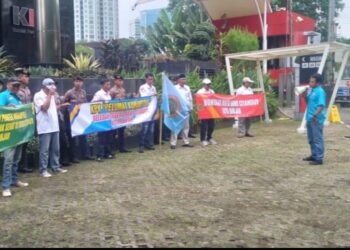 M-PERJAKONS Gelar Orasi di Gedung KPK RI Himbau KPK Turun Selidiki Dugaan Korupsi di BBWS Citanduy
