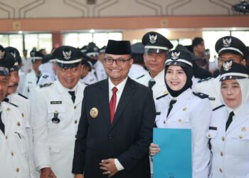 Pengukuhan Dan Penetapan Perpanjangan Masa Jabatan 243 Kepala Desa Se-Kab Subang