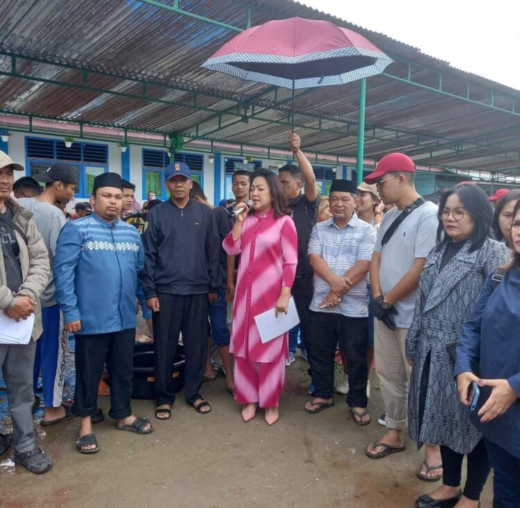 Berbuat Baik Itu Tidak Mengenal Masa Dan Tempat, Satika Simamora Serahkan Bantuan Hewan Kurban Bagi Umat Muslimin Tarutung Sekitarnya
