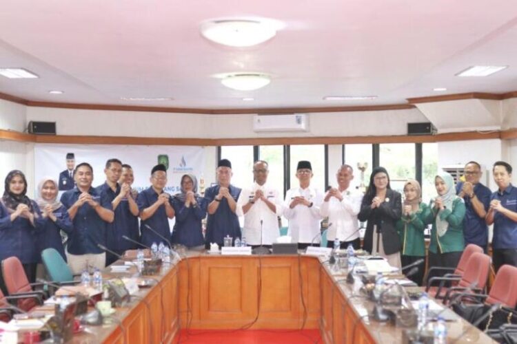 Pj Bupati Subang Ingatkan BUMD Harus Pintar Cari Duit dan Kemitraan