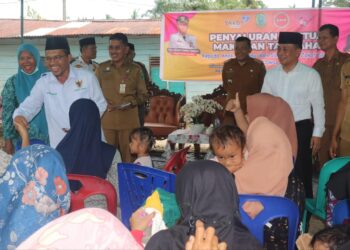 Pj.Bupati Paluta Berikan Bantuan Makanan Tambahan kepada 29 Orang Balita Yang Mengalami Stunting di Kecamatan Halongonan