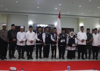 Pj.Bupati Padang Lawas Utara Hadiri Upacara Penyerahan Tunggul Kecamatan Terbaik Tingkat Provinsi Sumatera Utara Kategori Kabupaten Tahun 2023 Oleh Pj.Gubernur Sumut