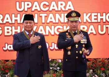 Menhan Prabowo Subianto Terima Penghargaan Tanda Kehormatan Bintang Bhayangkara Utama Polri