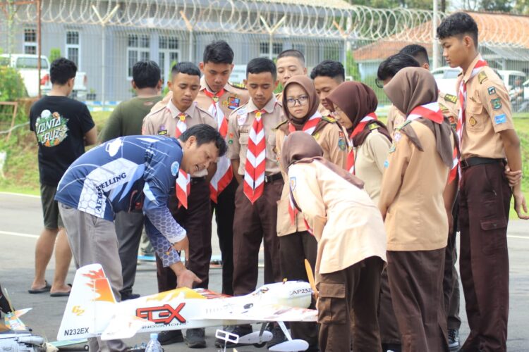 Pecinta Aeromodelling Terbang Bersama Di Lanud JB Soedirman Purbalingga