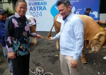 Walikota Jakut Menerima Secara Simbolis Penyerahan Hewan Qurban