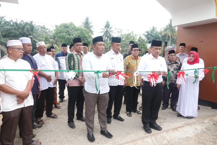 Pj.Bupati Paluta Resmikan Masjid Nurul Iman Bertempat di Desa Situmbaga Kecamatan Halongonan Timur
