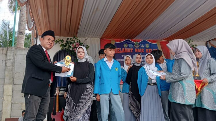 Asep Nurul Aen :Sebut Di Sekolah Ini Serba Gratis Tidak Ada Biaya Apapun Baik MTS Maupun SMK