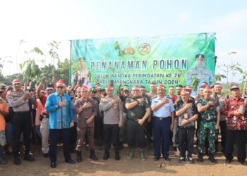 Hari Bhayangkara Ke-78, Polres Purbalingga Gelar Penanaman Pohon, Pemberian Bibit dan Serahkan Beasiswa