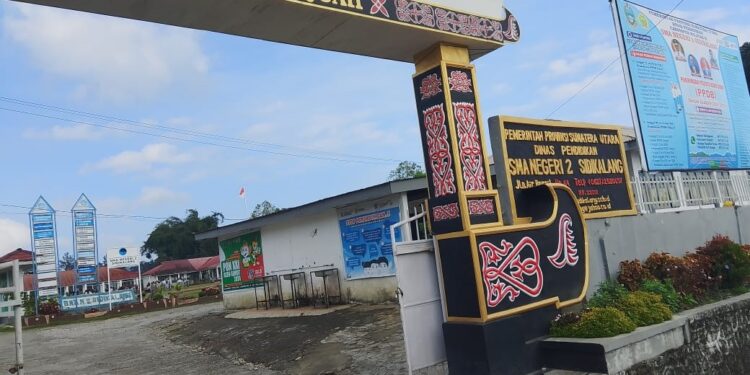 Kepala SMA Negeri 2 Sidikalang Kabupaten Dairi, Diduga Korupsi Dana BOS Reguler Thn 2022-2023 Rp.3,2 Miliar Lebih
