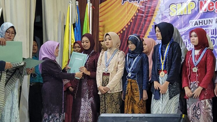 SMP Negeri 1 Baturraden Gelar Pelepasan dan Perpisahan Siswa