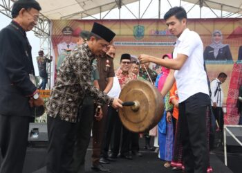 Pemkab Paluta Raih Rekor MURI Indonesia “”Tor-tor Naposo Nauli Bulung Kabupaten Padang Lawas Utara Sebanyak 1556 Siswa/i Sekolah Dasar”