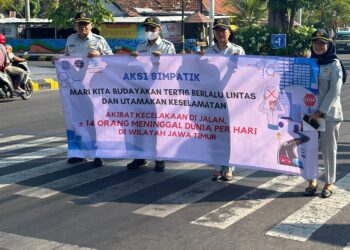 Himbauan Keselamatan Transportasi,  Jasa Raharja Madiun Gelar Aksi Simpatik Himbau Masyarakat Peduli Bahaya Laka Lantas