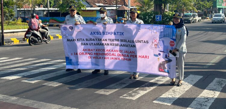 Himbauan Keselamatan Transportasi, Jasa Raharja Madiun Gelar Aksi Simpatik Himbau Masyarakat Peduli Bahaya Laka Lantas