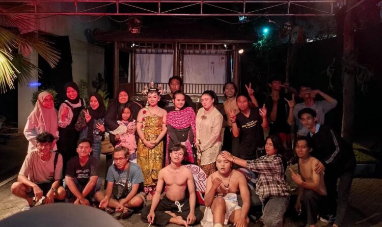 Pentas Tunggal dan Dies Natalis ke-38 UKM Teater Geo Unipa Surabaya Sukses Digelar