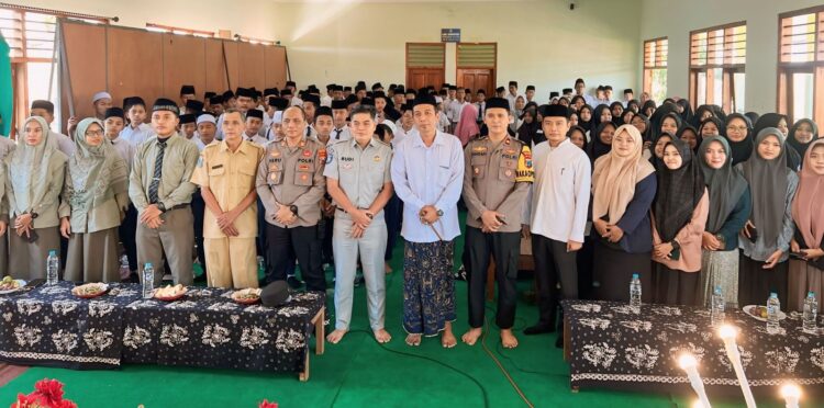 Santri Tertib Lalu Lintas di Ponpes Subulul Huda Madiun