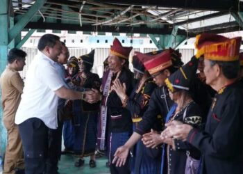 Bupati Pakpak Bharat Hadiri Undangan Pesta Penaikken Saring saring Mp Ucok Benget Berutu di Singgabur Desa Silima Kuta