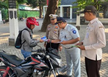 Samsat Nganjuk Gelar Operasi Gabungan Untuk Meningkatkan Kepatuhan Masyarakat Terhadap Pajak Kendaraan Bermotor.