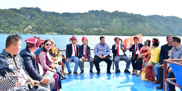 Rayakan HUT dan RAKERWIL, Bupati Samosir Wisata Alam Bersama Keluarga Besar PSBI Wilayah Samosir