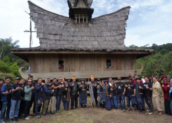 Bupati Pakpak Bharat.FranBernhard Tumanggor Menghadiri Acara Adat Mndomi Sopo Jojong Sipitu Marga Solin