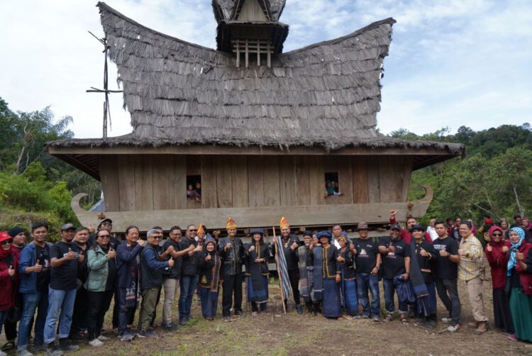Bupati Pakpak Bharat.FranBernhard Tumanggor Menghadiri Acara Adat Mndomi Sopo Jojong Sipitu Marga Solin