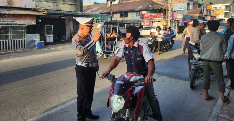 Kasat Lantas Polres Samosir Memimpin Pelaksanaan Operasi Patuh Toba 2024